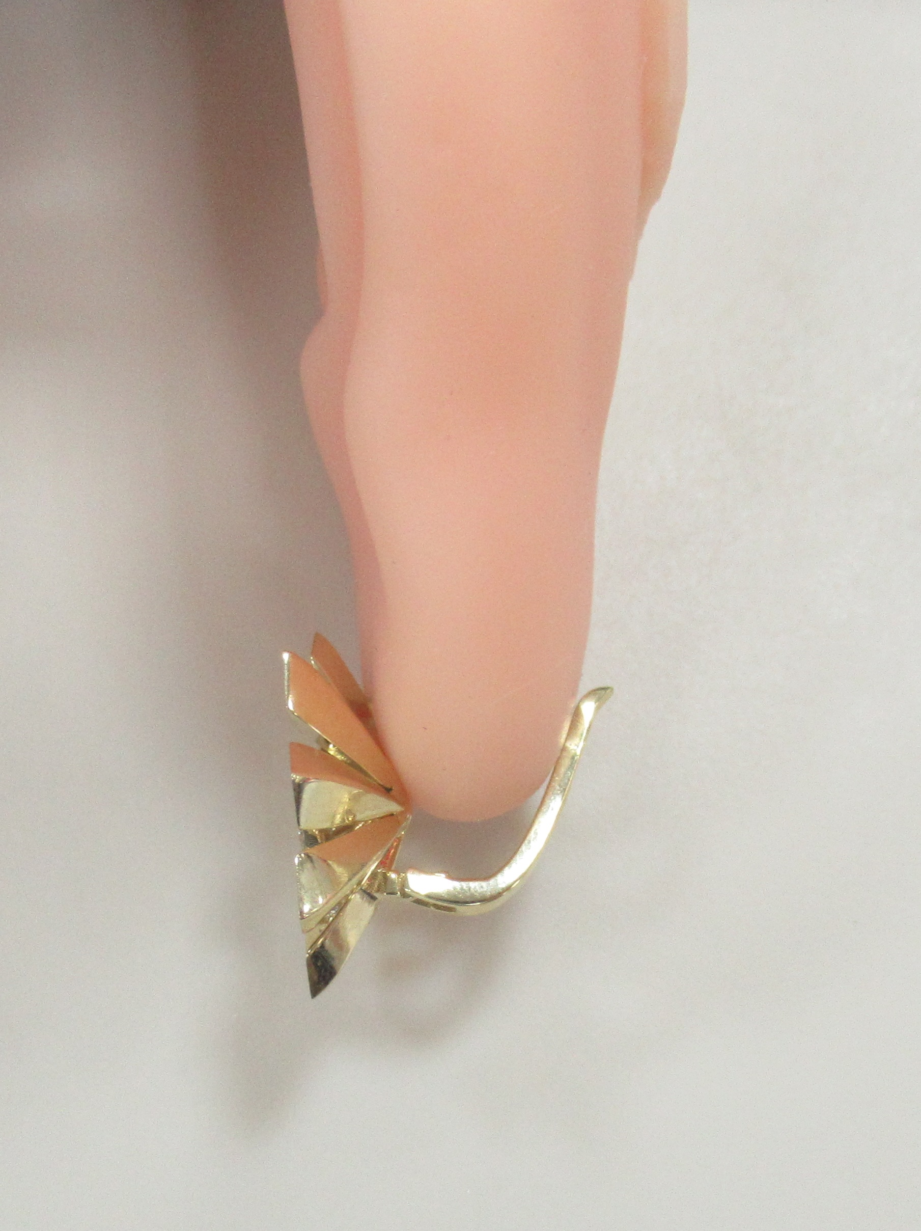 Серьги из желтого золота с бриллиантами